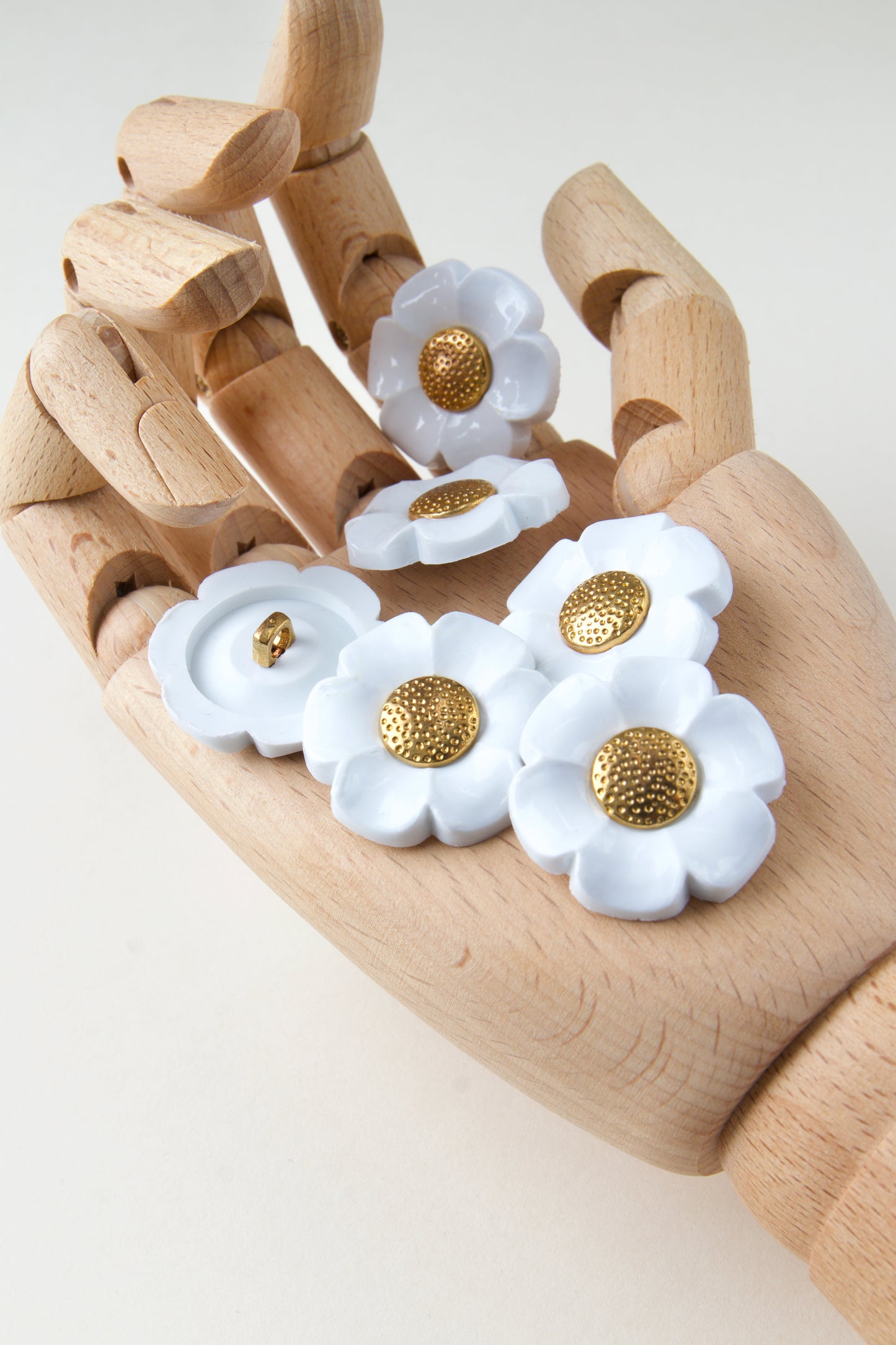 Lot de 6 boutons vintage Fleurs 30 mm - Blanc et doré